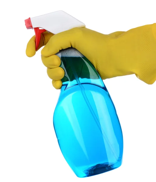 Tenendo in mano una bottiglia spray di detergente — Foto Stock