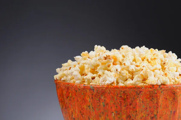 Zbliżenie miskę popcorn — Zdjęcie stockowe