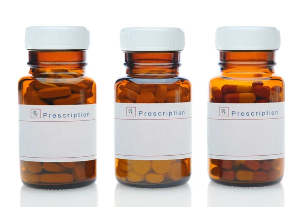 Три пляшки коричневої медицини з різними ліками — стокове фото