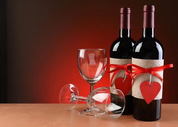 Botellas de vino decoradas para el día de San Valentín — Foto de Stock