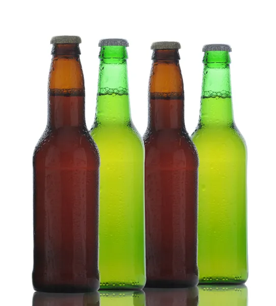 Quatro garrafas de cerveja — Fotografia de Stock