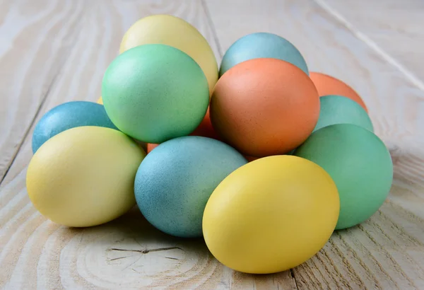Hromadu pastelové velikonoční vajíčka — Stock fotografie