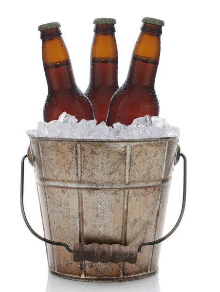 Cubo de cerveza de metal de moda antigua — Foto de Stock