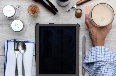 adam tablet bilgisayar ve bira