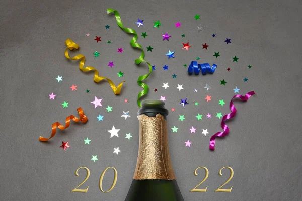 Feliz Ano Novo Champagne Garrafa Champanhe Azulejo Cinza Com Estrelas — Fotografia de Stock