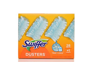 IRVINE, CALIFORNIA - 27 Ocak 2022: Bir kutu Swiffer Duster