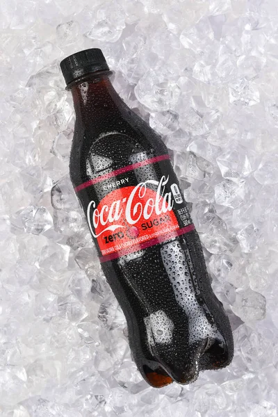 Ирвин Калифорния 2022 Бутылка Вишневого Кока Колы Нулевой Сахар Льду — стоковое фото
