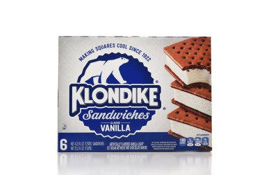 IRVINE, CALIFORNIA - 14 Şubat 2022: Bir kutu Klondike Vanilyalı Dondurmalı Sandviç.
