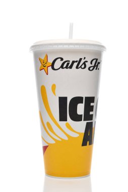 IRVINE, CALIFORNIA - 2 MAR 2022 Fast food restoranı Carls Jr..