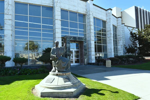 サンタアナカリフォルニア州 2022年3月9日 サンタアナ公共図書館正面玄関 — ストック写真