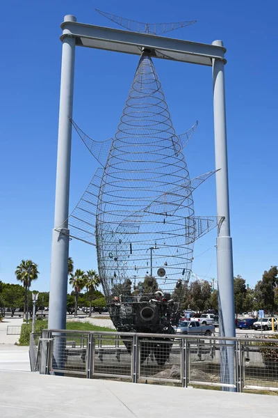 2022年5月11日 加利福尼亚州圣佩德罗市 一座40英尺高的雕塑 鬼鱼107 形似一条巨大的蓝鳍金枪鱼 是对圣佩德罗金枪鱼业的致敬 — 图库照片