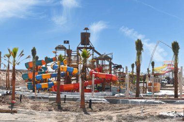 IRVINE, CALIFORNIA -6 HAZİRAN 2022: Orange County Great Park 'taki Wild Rivers Su Parkı' nda inşaat. 
