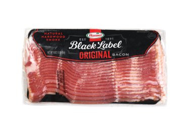 IRVINE, CALIFORNIA - 23 HAZİRAN 2022: bir paket Hormel Black Label Bacon.