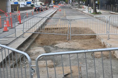 SANTA ANA, CALIFORNIA - 18 HAZİRAN 2022: Sant Ana 'da 4. Cadde' deki Hafif Demiryolu İnşaatı.