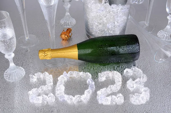 Happy New Years 2023 Spelled Out Ice Cubes Wet Metallic — Stock Photo, Image
