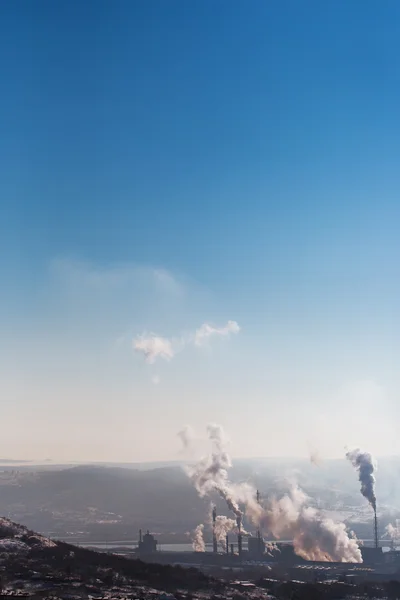 Industriella rök från skorstenen — Stockfoto