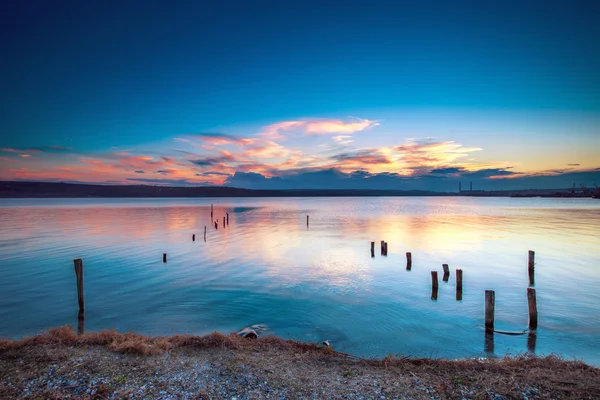 Zonsondergang boven het meer — Stockfoto