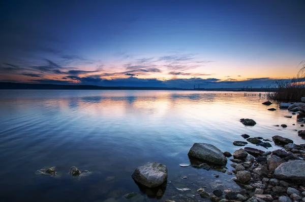 호수 위로 석양 — 스톡 사진