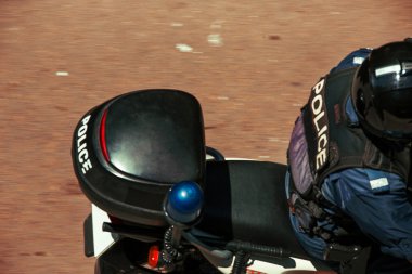 Polisin motosiklet, hareket atış