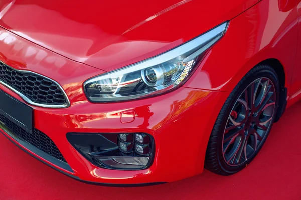 Närbild av röda lyx sportbil — Stockfoto