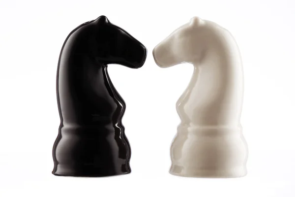 Zwarte en witte ridders voor chess — Stockfoto