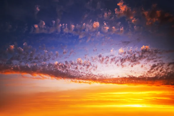 Nascer do sol paisagem nublada — Fotografia de Stock