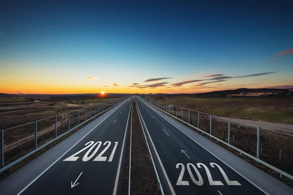 Dirigir Estrada Aberta Belo Dia Ensolarado 2021 Velho Ano Novo — Fotografia de Stock