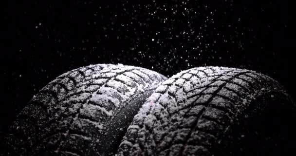 Χειμερινό Αυτοκίνητο Ελαστικά Νιφάδες Χιονιού Μαύρο Φόντο Χειμερινή Περίοδος Αργή — Αρχείο Βίντεο