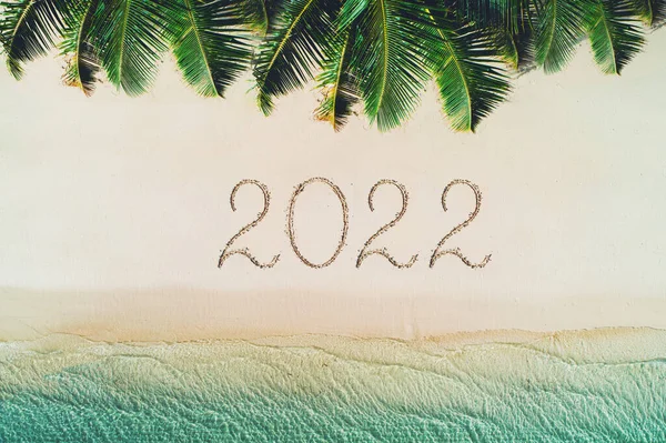 Feliz Año Nuevo Concepto Playa 2022 Escrito Arena Vacaciones Verano — Foto de Stock