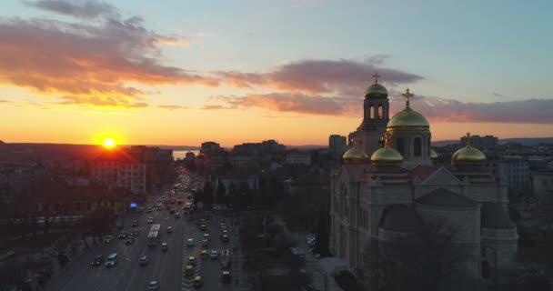 Βάρνα Βουλγαρία Εναέρια Ηλιοβασίλεμα Θέα Στον Καθεδρικό Ναό Της Κοίμησης — Αρχείο Βίντεο