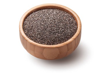Beyaz arka planda izole edilmiş tahta kasede Chia tohumları.