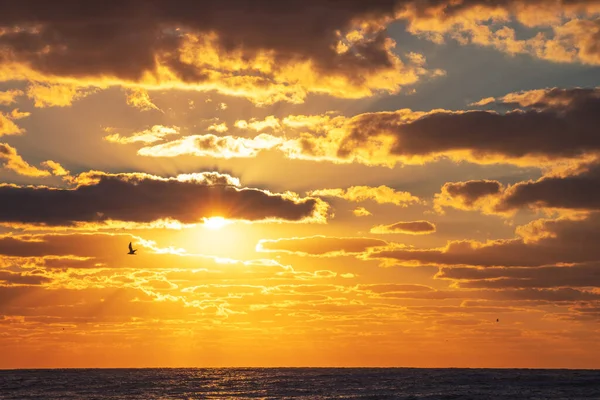 Vacker Molnlandskap Över Havet Soluppgång Skott — Stockfoto