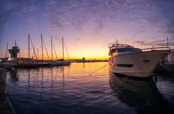 Yachthamnen Och Vacker Solnedgång Över Varna Bulgarien Segelbåt Hamnen Många — Stockfoto