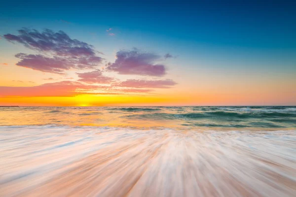 Prachtig Wolkenlandschap Zee Strand Zonsopgang — Stockfoto