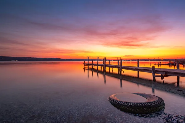 Muelle Pequeño Lago Atardecer —  Fotos de Stock