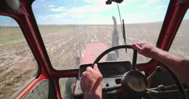 Campo Aragem Trator Agrícola Harrow Agricultor Trator Preparando Terras Para — Vídeo de Stock