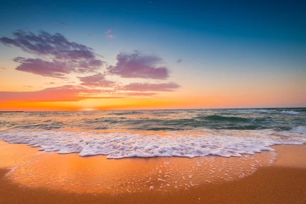 Linda Paisagem Nublada Sobre Mar Nascer Sol Sho — Fotografia de Stock