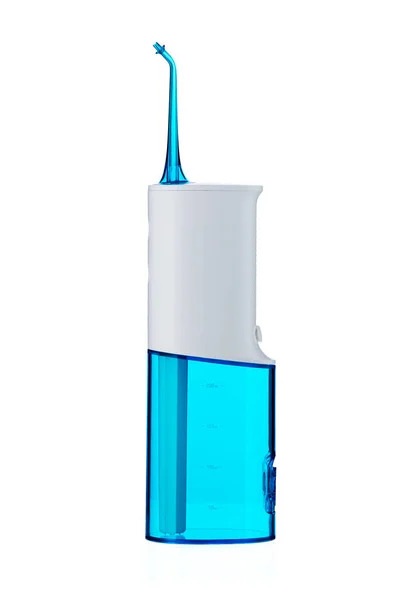 口服镇静剂 电子牙间隙清洁剂 在白色表面隔离的牙科水浴 — 图库照片