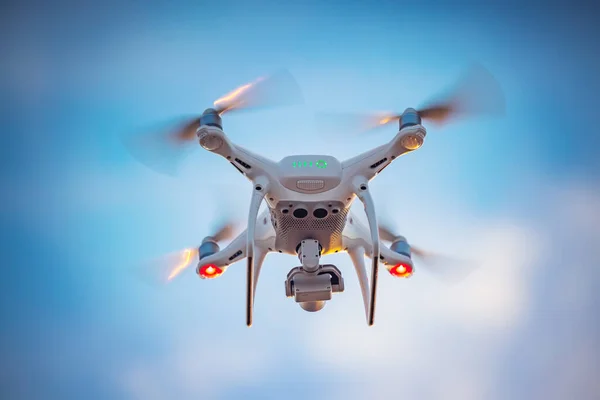 Repülő Drón Égen — Stock Fotó