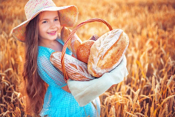 Woman Baker Girl Farmer Holding Wicker Basket Homemade Bread Organic — Stok fotoğraf
