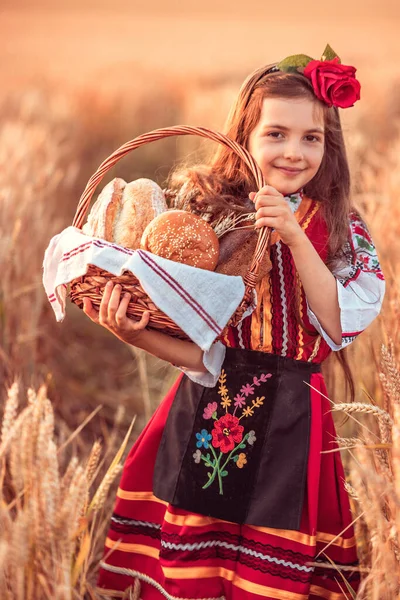 Beautiful Girl Woman Traditional Bulgarian Folklore Dress Holding Wicker Basket — Fotografia de Stock