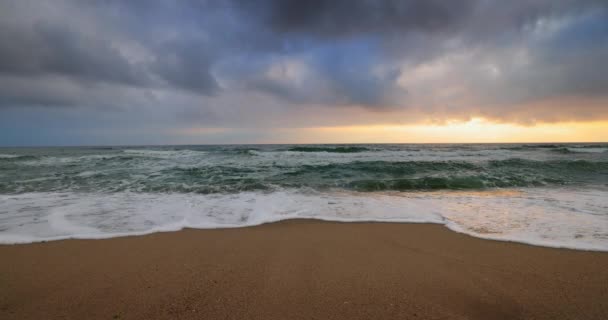 Пляж Острова Океанські Хвилі Мальовничий Краєвид Штормових Хмар Моря — стокове відео