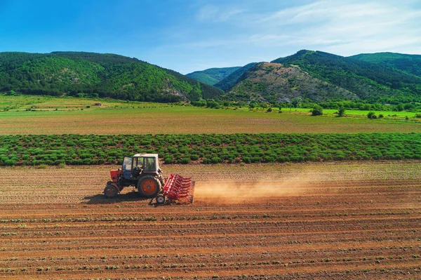 Tractor Cultivating Ground Agricultural Field Cultivate Agriculture Farming Concept — Fotografia de Stock