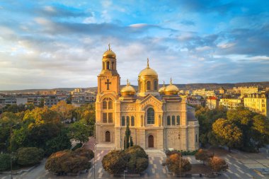 Bulgaristan 'ın Varsayım ve şehir merkezi Varna Katedrali' nin hava manzarası