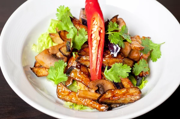 Ensalada de berenjenas asadas — Foto de Stock