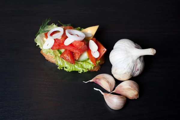 Toast with vegetables — Stock Photo, Image