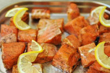 marine edilmiş somon kebab