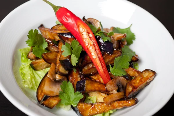 Salade van Gegrilde aubergines — Stockfoto