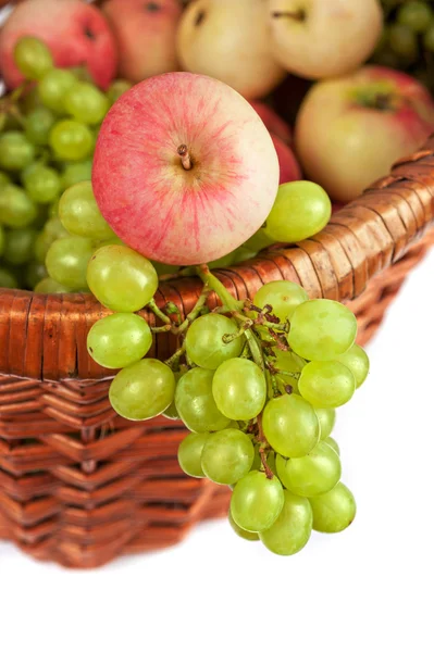 Manzanas y uvas — Foto de Stock