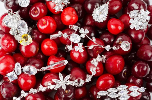 Jóias em cerejas — Fotografia de Stock